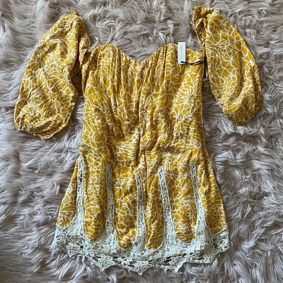 NWT Lovers and Friends - ‘Mosaic Fairy” Yellow and White Printed Crochet Dress - Picture 9 of 15